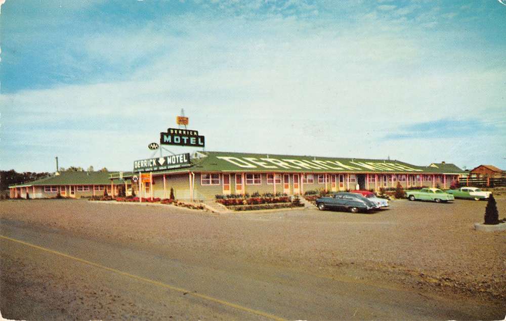 West Glendive Montana birds eye view Derrick Motel entrance vintage pc